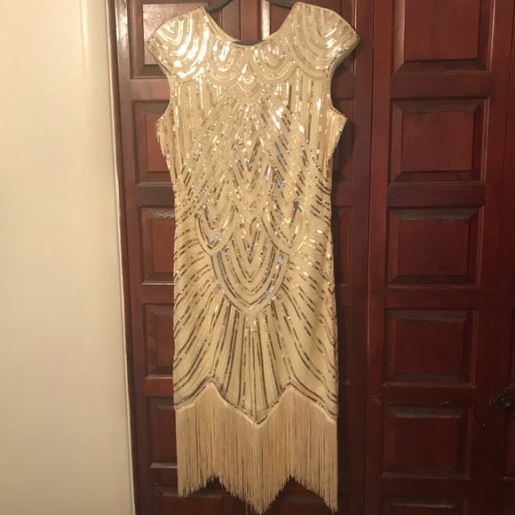 💃🏽💋 Beautiful Gold Sequins Dress w/Fringes - Picture 6 of 6